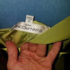 Evan Picone Dresses - Evan Picone Stunning Green Dress Evan Picone Dresses - Evan Picone Stunning Green Dress
